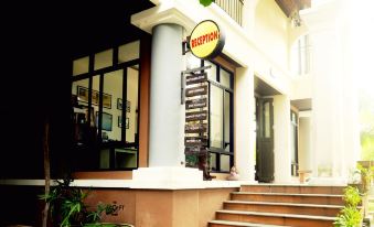 The Loft Samui Rowhouse Hostel