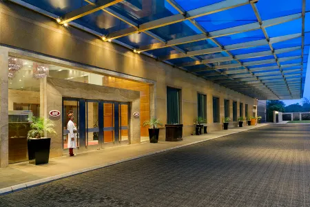 Crowne Plaza Gurgaon Отели рядом с достопримечательностью «Leisure Valley Rd»