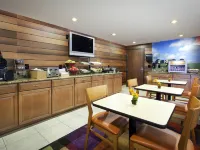 Comfort Inn & Suites Phoenix North - Deer Valley Hotel a Phoenix