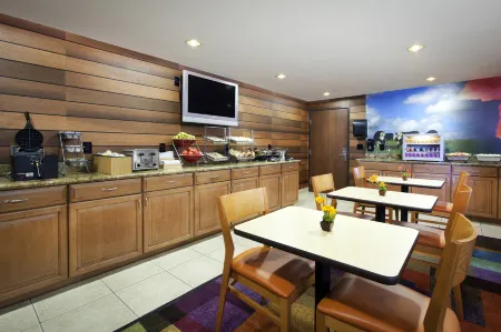 Comfort Inn & Suites Phoenix North - Deer Valley