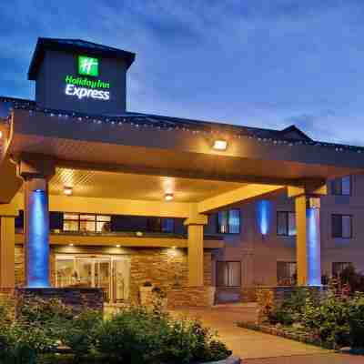 Holiday Inn Express & Suites Vernon Hotel Exterior
