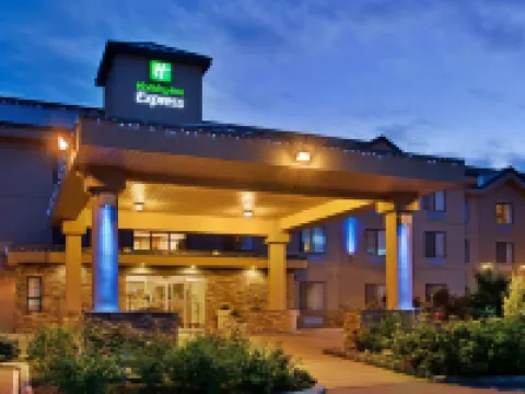 Holiday Inn Express & Suites VERNON by IHG バーノンのホテル