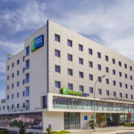 Holiday Inn Express LISBON - ALFRAGIDE by IHG