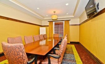 Holiday Inn Express & Suites Williston