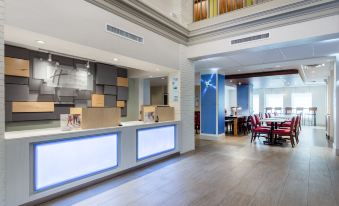 Holiday Inn Express & Suites Chicago-Midway Airport