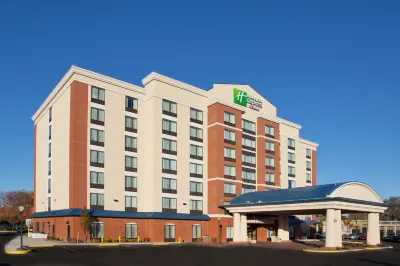 Holiday Inn Express & Suites COLUMBUS OSU-MEDICAL CENTER by IHG Hotels near MAPFRE Stadium