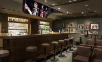 โรงแรมซตัดท์ปาเลส์ - ที่มีบาร์