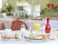 Hotel Drei Morgen Hotels near فايهنجِن