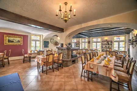 Hotel Maximilian Отели в г. Тойхерн