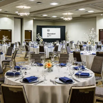 Sheraton Fort Worth Downtown Hotel Отели рядом с достопримечательностью «Тисл Хилл»
