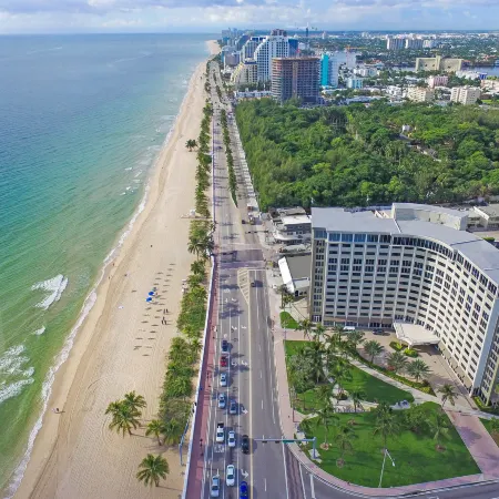 Sonesta Fort Lauderdale Beach Отели рядом с достопримечательностью «Боннет Хаус Музеум & Гарденс»