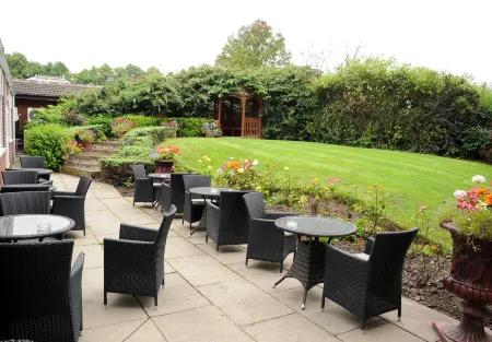 Carlton Park Hotel Отели в г. Отон