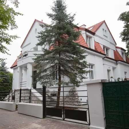 Grottger Luxury Boutique Hotel City Отели рядом с достопримечательностью «Лобзув»
