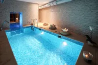 Hotel Kings Court - Pools