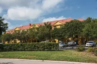 La Quinta Inn & Suites by Wyndham Bonita Springs Naples N.