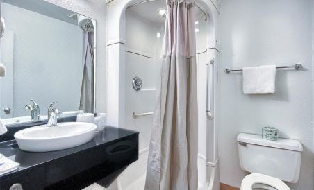 Motel 6-Fresno, CA - Blackstone South - Housity