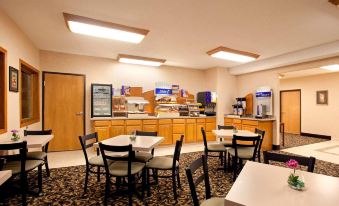 Comfort Inn & Suites Near Route 66 Award Winning Gold Hotel 2021