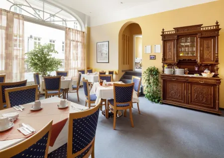 Hotel Garni am Markt - Businesshotel - Frühstücksbuffet - Fahrradabstellplatz - Hunde Willkommen Отели в г. Митвиц