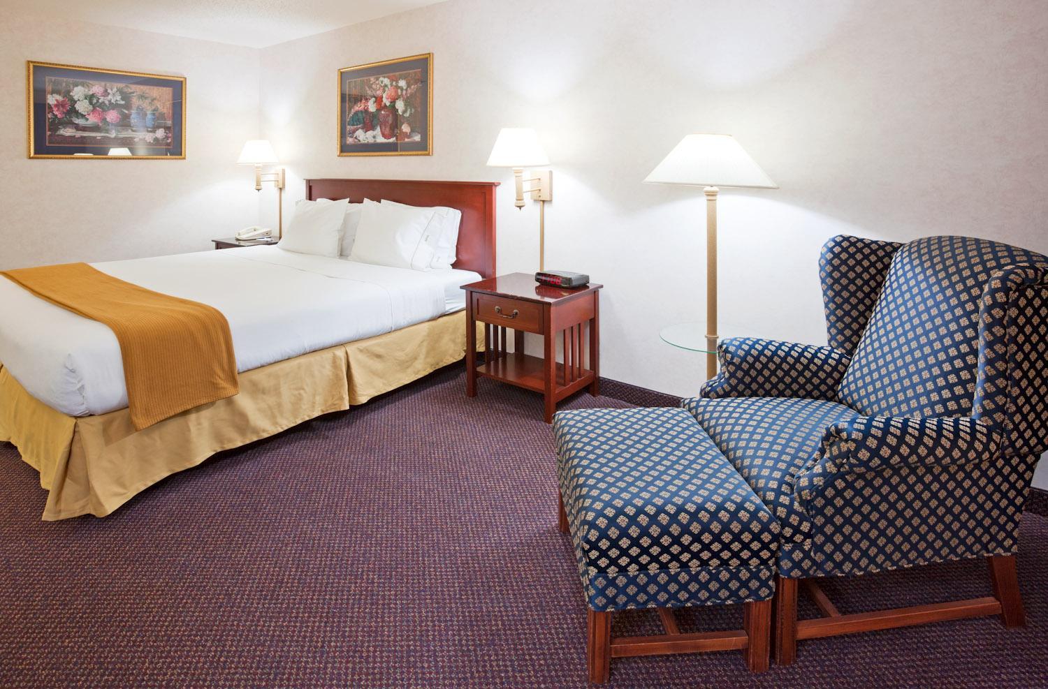 Holiday Inn Express Hotel & Suites Fort Atkinson, an Ihg Hotel