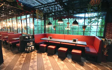 Edensor Hills Villa, Resort & Café Sharia Отели рядом с достопримечательностью «Таман Будайя Сентул Сити»