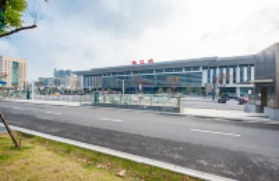 Yayue Hotel (Zhenjiang Railway Station North Square Xijin Ferry Store)