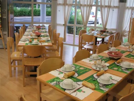 Hôtel Montaigne Montcaret Отели в г. Пинёй