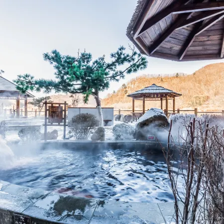 Maple Aroma Valley Hot Spring Resort Hotel