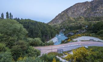 Riverview Retreat Holiday Home by MajorDomo