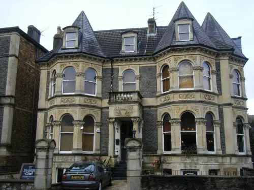 Channings Hotel by Greene King Inns Hotel di Abbots Leigh