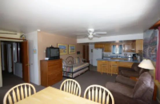 Western Riviera Lakeside Lodging
