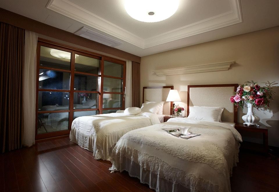 2. 아덴힐 리조트..