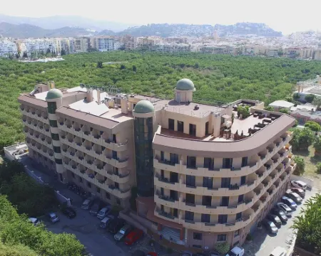 هوتل فيكتوريا بلايا فنادق في ألمونيكار