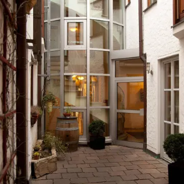 Altstadthotel Grauer Wolf Отели в г. Эрланген