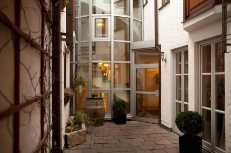 Altstadthotel Grauer Wolf Отели рядом с достопримечательностью «Университет Эрлангена — Нюрнберга»