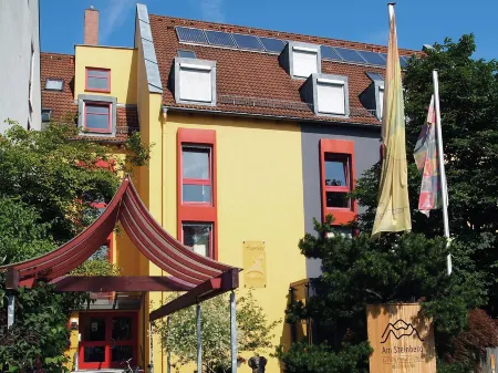 Avenon Privat-Hotel Am Steinberg Отели в г. Лауф-ан-дер-Пегниц