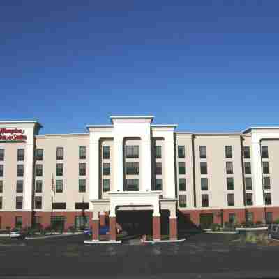 Hampton Inn & Suites Plattsburgh Hotel Exterior