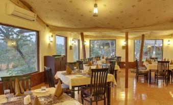 Lion Safari Camp - Housity