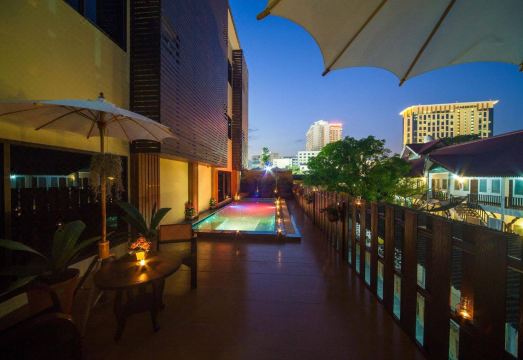 3. 치앙마이 나이트..