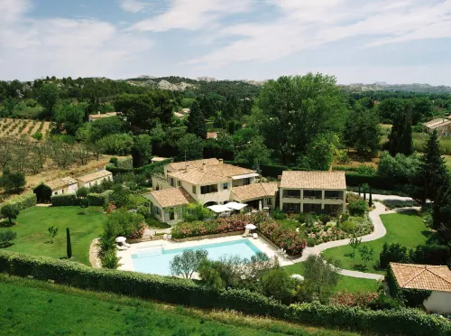 Du Côté des Olivades Hotels in Paradou