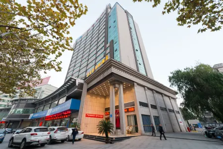 Jiujiang Chengtou Hotel Отели рядом с достопримечательностью «Accounting and Auditing Institute， Jiujiang University»