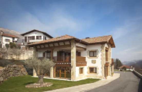 Apartamentos de Montaña Mendiola - Casa Ferran-Casa Karrikaburu Hotels in 