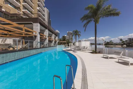 Vibe Hotel Gold Coast Отели рядом с достопримечательностью «Смотровая площадка Скайпойнт»