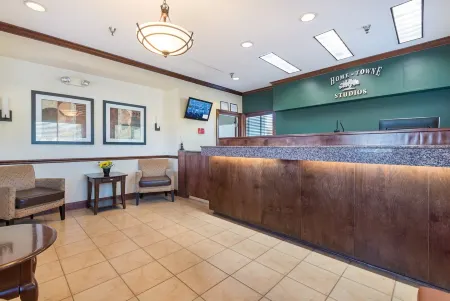 HomeTowne Studios Gainesville, GA Отели в г. Гейнсвилл