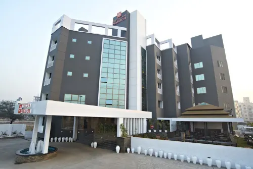 Deccan Pavilion Hotels in Khadewadi