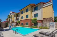 Fairfield Inn & Suites Turlock فنادق في تورلوك
