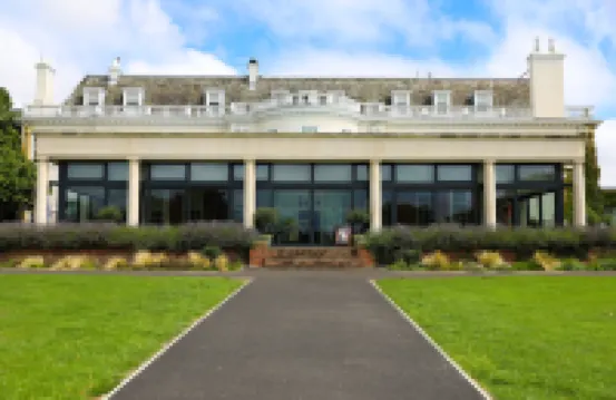 温布爾登杜文堪尼扎羅之家酒店 鄰近Raynes公園的酒店