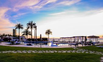 La Posada Hotel & Beach Club