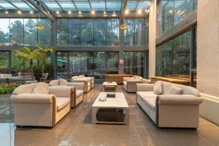 Minggang Grand Hotel (Ceramic University Xianghu Campus) Отели рядом с достопримечательностью «Huangyao Scenic Area»