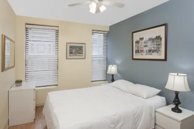 Chicago Parthenon Hostel Hotel a 