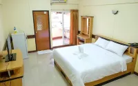TS Home Building Apartment Hotel a Krathum Baen